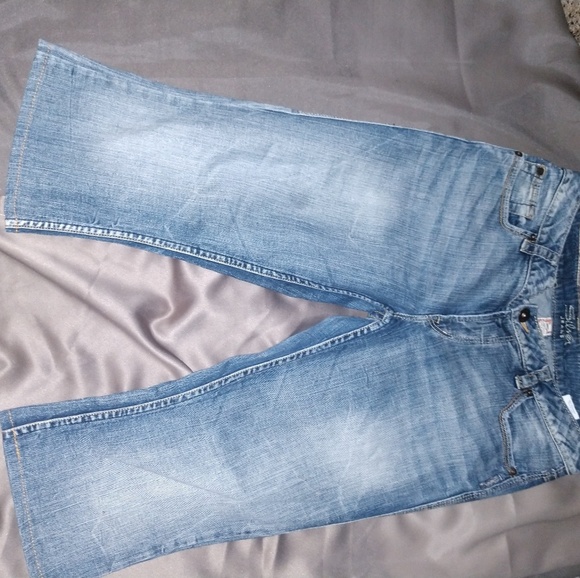 Silver Capris! NEW - Picture 2 of 4